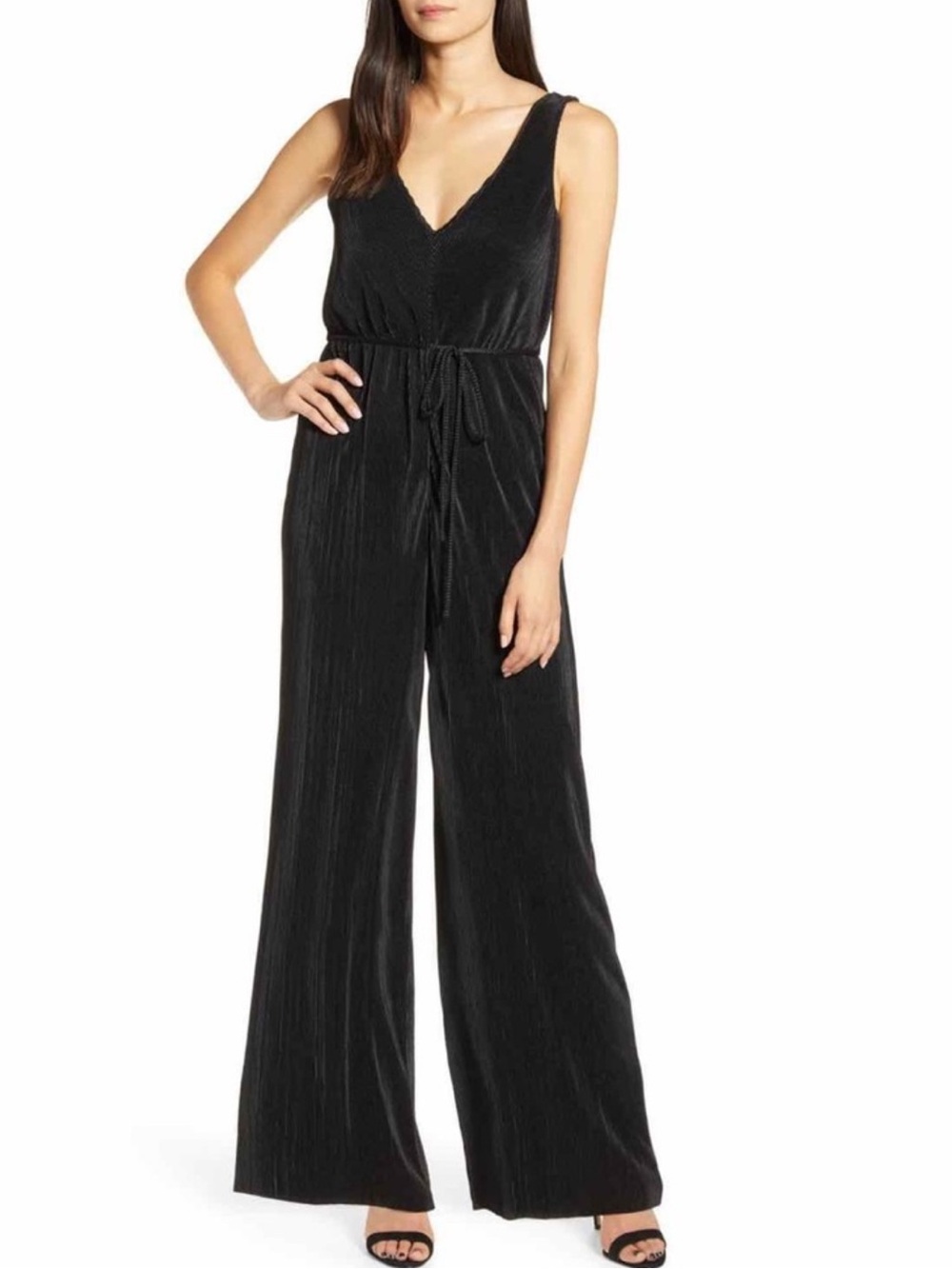 Chelsea28 Black V-Neck Wide-Leg Sleeveless Jumpsuit